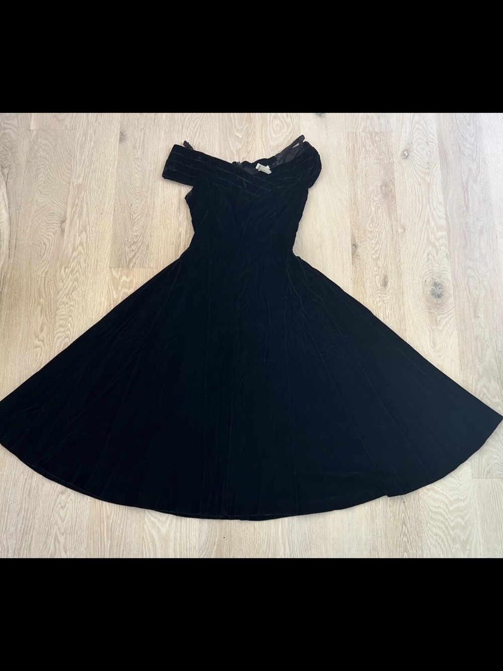 Black Velvet dress vintage Black Off-Shoulder Fit & Flare S